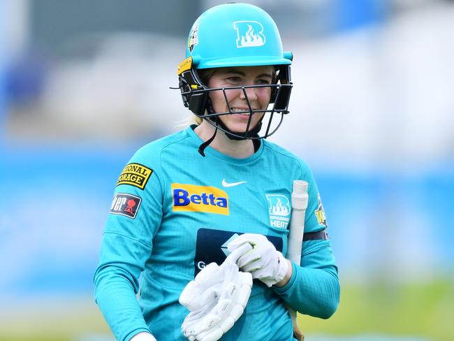 ADELAIDE, AUSTRALIA - NOVEMBER 09: Georgia Redmayne of the Brisbane Heat out run out by Ashleigh Gardner of the Sydney Sixers  during the Women's Big Bash League match between the Sydney Sixers and the Brisbane Heat at Karen Rolton Oval, on November 09, 2021, in Adelaide, Australia. (Photo by Mark Brake/Getty Images)