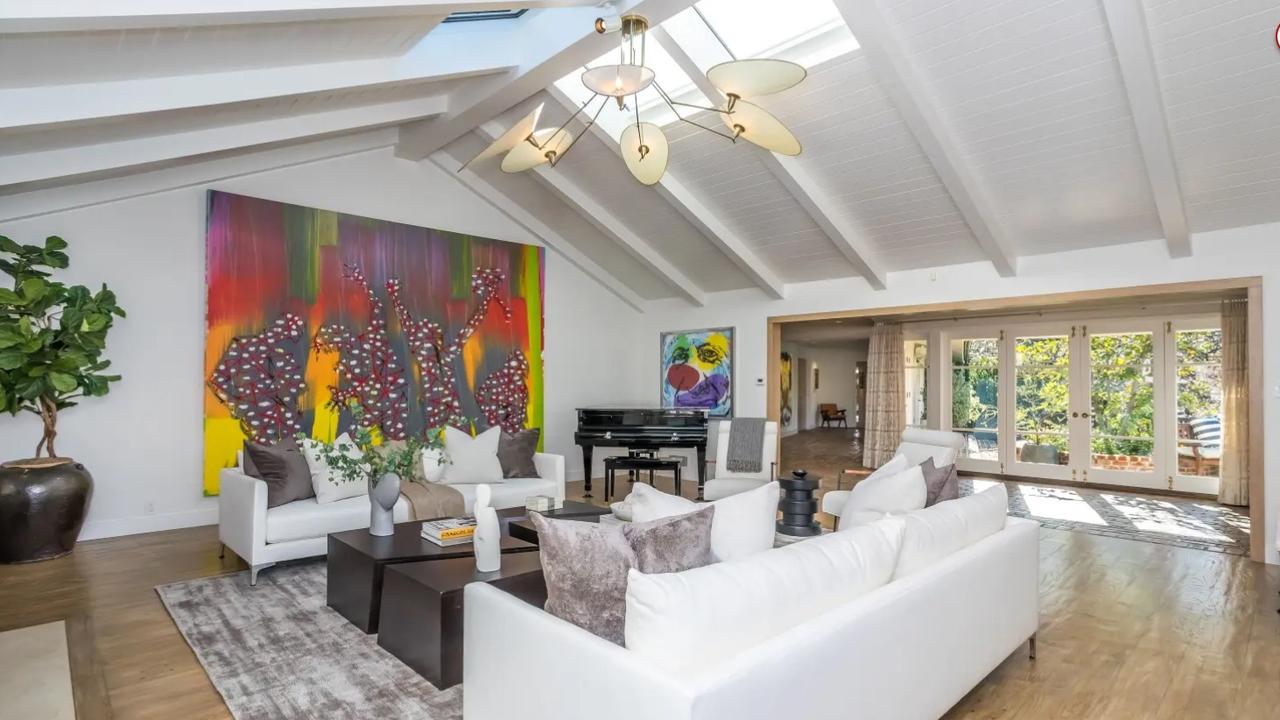 Another living area, where Carrey likes to display art. Picture: Realtor.com/Sotheby’s International Realty