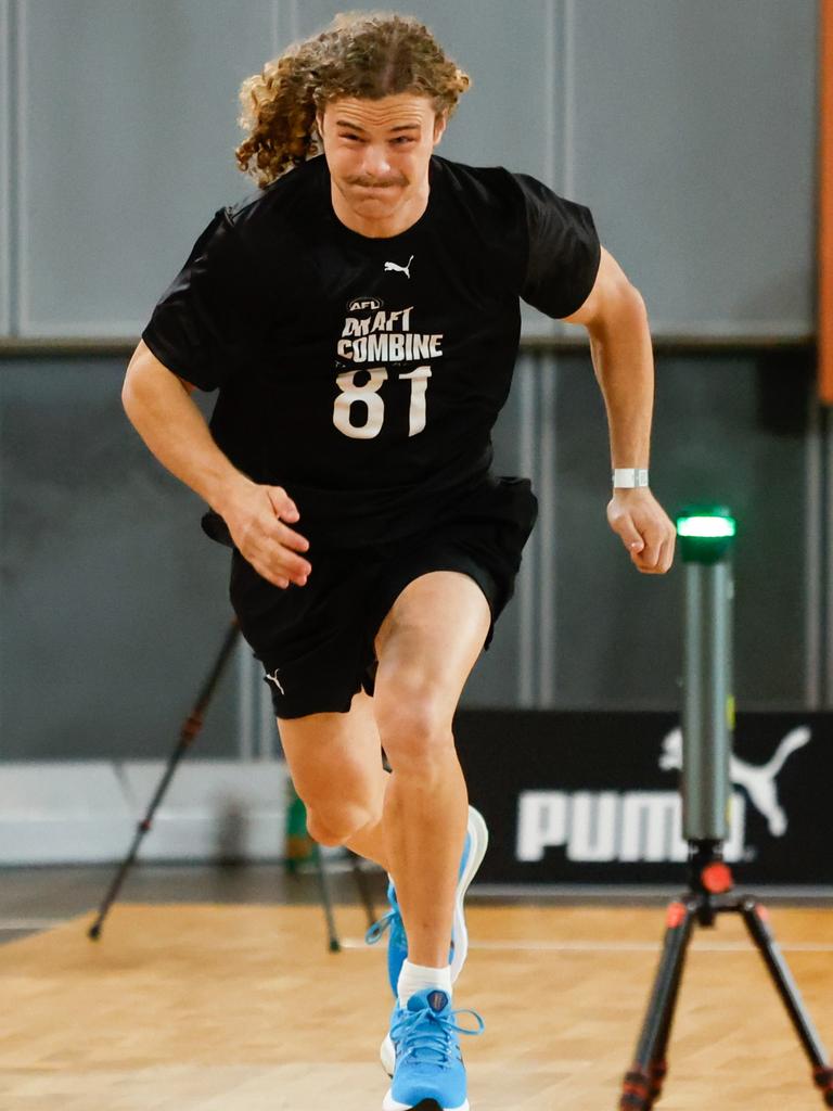 Harry DeMattia tests at the national draft combine. Picture: Dylan Burns/AFL Photos