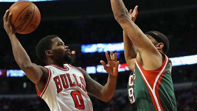 Aaron Brooks #0 of the Chicago Bulls shoots over Jerryd Bayless #19 of the Milwaukee Bucks.