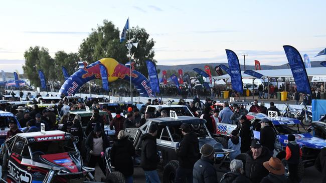 Cars line up for the opening night of Finke Desert Race 2022, more than 100 car competitors have registered for the 2023 event. Picture: (A)manda Parkinson