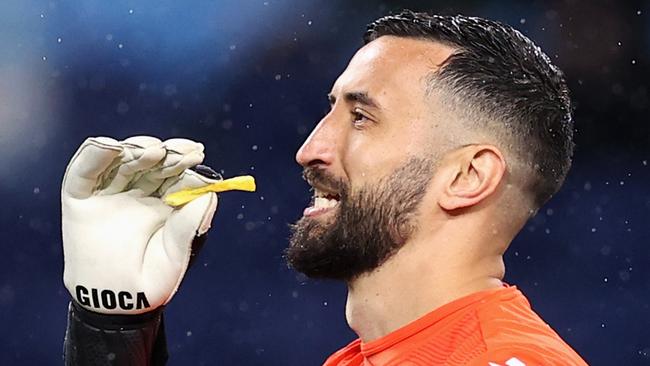 *APAC Sports Pictures of the Week - 2022, October 10* - SYDNEY, AUSTRALIA - OCTOBER 08: Paul Izzo of Victory holds a hot chip after they were thrown at him during the round one A-League Men's match between Sydney FC and Melbourne Victory at Allianz Stadium, on October 08, 2022, in Sydney, Australia. (Photo by Cameron Spencer/Getty Images)