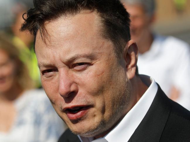 Musk’s dad shares private text messages