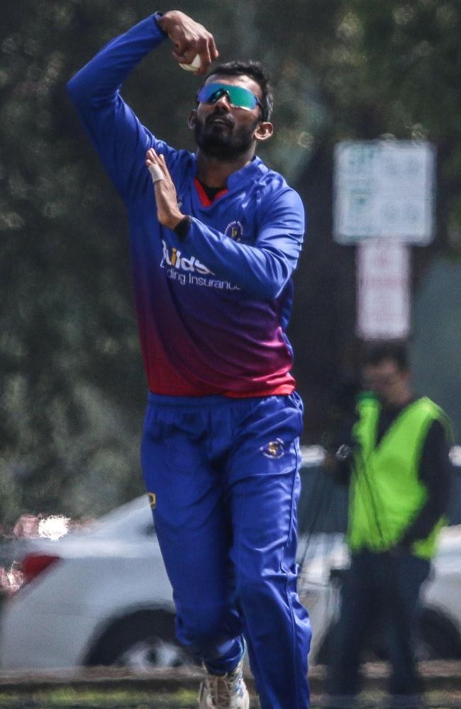 Ruwantha Kellepotha bowling during a Super Slam stint with Frankston Peninsula.