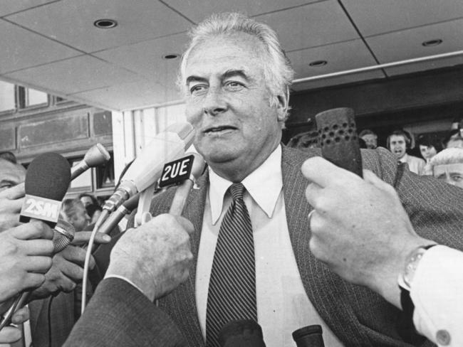 **This picture has a scanned reverse - see associated content at the bottom of the details window**Gough Whitlam, Prime Minister of Australia (1972-1975), pictures of the Dismissal 11/11/1975.