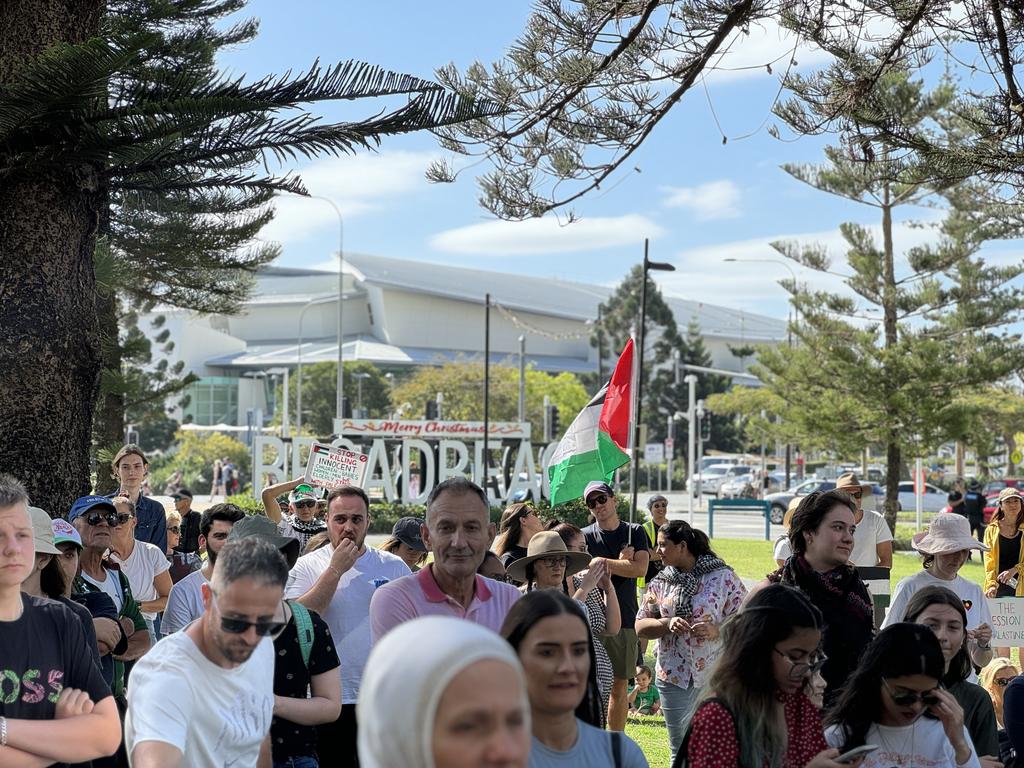 More than a hundred people gathered on the lawn of Victoria Park, Broadbeach for a Palestine solidarity rally calling for an immediate ceasefire to the bombing in Gaza. Picture: Amaani Siddeek