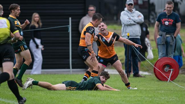 The Entrance celebrates James Olds’ try. Picture: Julian Andrews