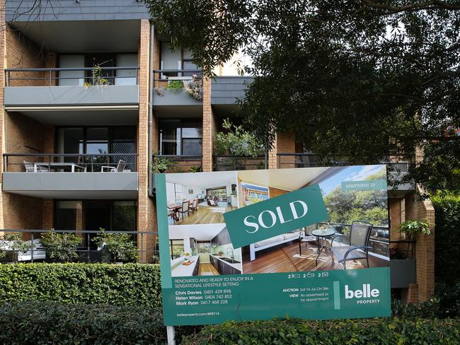 SYDNEY, AUSTRALIA - July 31, 2022: A general view of a apartment with a sold sign in Cremorne on Sydney's North Shore as house prices continue to drop due to rising inflation. Picture: Newscorp- Daily Telegraph / Gaye Gerard