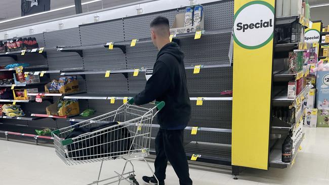 MELBOURNE, AUSTRALIA- NewsWire Photos DECEMBER 3, 2024: Woolworth workers continue a picket line at the Dandenong South Distribution centre. Pics if shelves in Woolworths with limited stock. Picture:  NewsWire