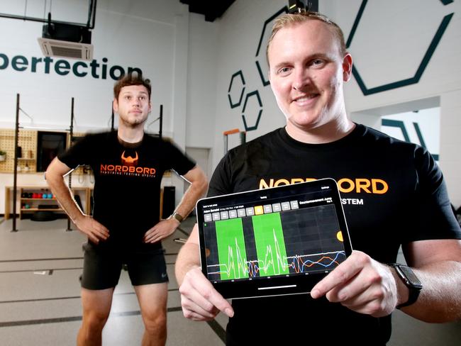 VALD co-founder Sam James (front) with Leonardo Murabito on the ForceDecks using real-time strength 7 performance software.
