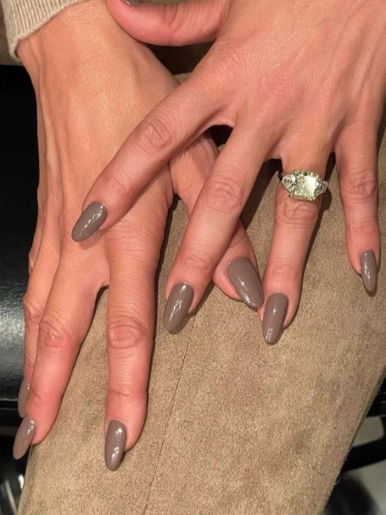 Mrs Affleck flaunts her giant green diamond wedding ring. Picture: Instagram/tombachik