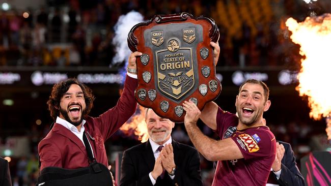 Johnathan Thurston and Cameron Smith are Queensland Origin legends. (AAP Image/Darren England)