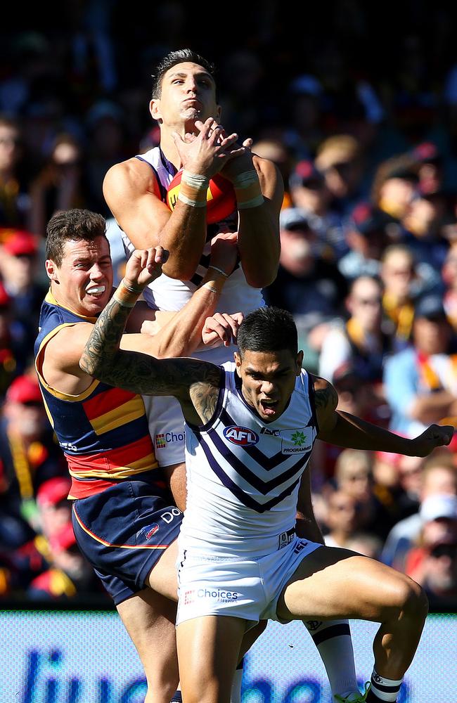 Matthew Pavlich wound back the clock with an awesome mark in the first term. Picture: Sarah Reed