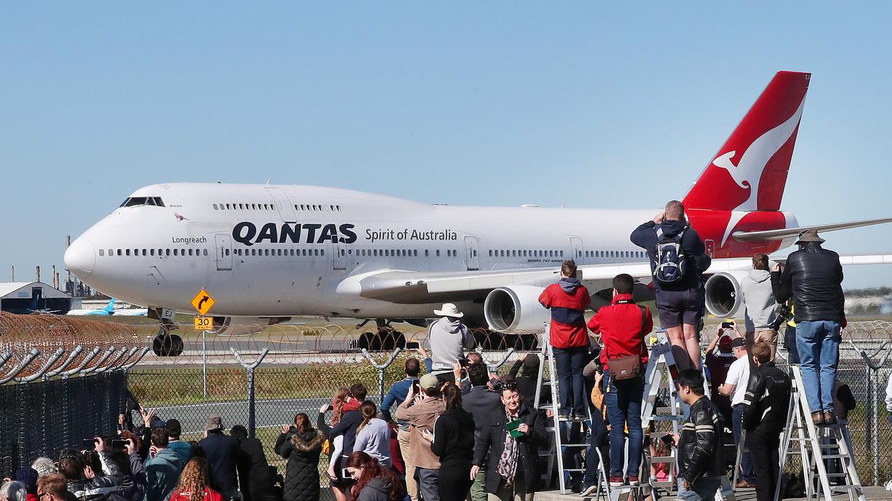 Qantas 747 Planespotters Moment Last Ever Flight Departs Brisbane