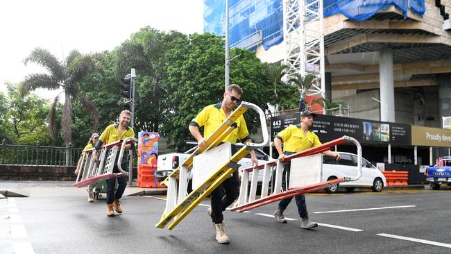 Subcontractors and tradesmen pack up their equipment and walk off the 443 Queen Street construction site in Brisbane’s CBD after Probuild struck trouble. Picture: NCA NewsWire / Dan Peled