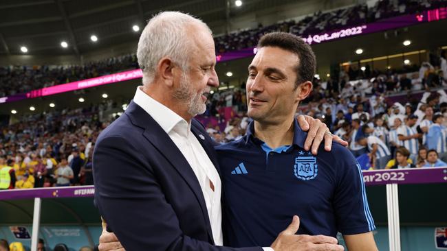 Graham Arnold and Lionel Scaloni, manager of Argentina, prior to the Round of 16 match between Argentina and Australia. (Photo by Buda Mendes/Getty Images)