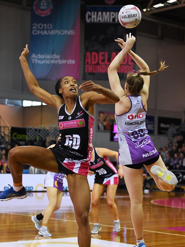 Layla Guscoth of the Thunderbirds lunges for the loose ball. Picture: Mark Brake/Getty Images