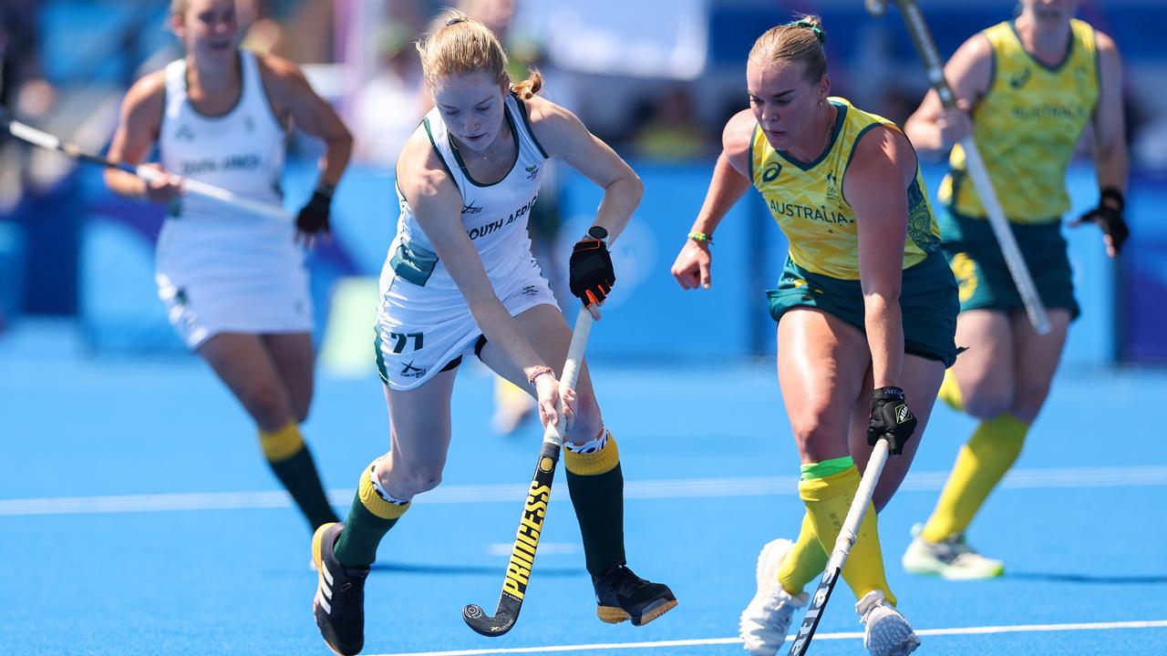 Tatum Stewart (right) defends for Australia against South Africa’s Kayla de Waal in the Women’s Pool B match at the Paris Olympics. Photo: Elsa/Getty Images.