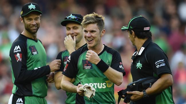 Adam Zampa (third from left) reacts after the ball deflected off his nose to dismiss Peter Neville during the Renegades versus Stars Big Bash League match at Etihad Stadium in Melbourne, Saturday, Jan. 9, 2016. (AAP Image/Julian Smith) NO ARCHIVING, EDITORIAL ONLY