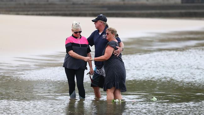 Local Business owner Trevor Arbon (centre) and residents are seen at a vigil for a murdered nine-month-old girl in Tweed Heads, Thursday, November 22, 2018. (AAP Image/Jason O'Brien)