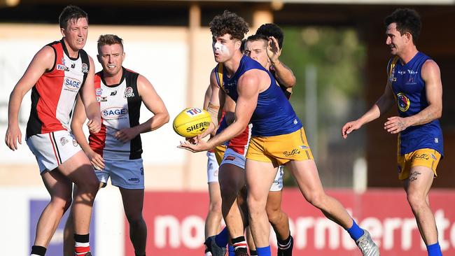 Wanderers take on Southern Districts in Round 13 of the NTFL Men’s Premier League. Picture: Felicity Elliott/ AFLNT Media