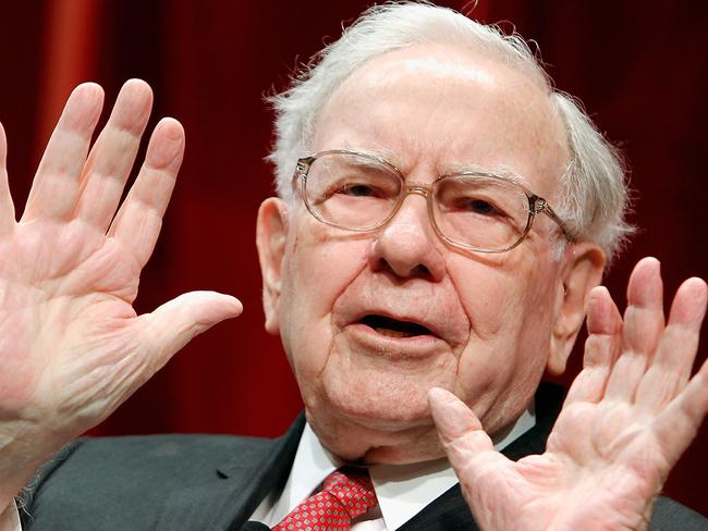 WASHINGTON, DC - OCTOBER 13:  Warren Buffett speaks onstage during Fortune's Most Powerful Women Summit - Day 2 at the Mandarin Oriental Hotel on October 13, 2015 in Washington, DC.  (Photo by Paul Morigi/Getty Images for Fortune/Time Inc)