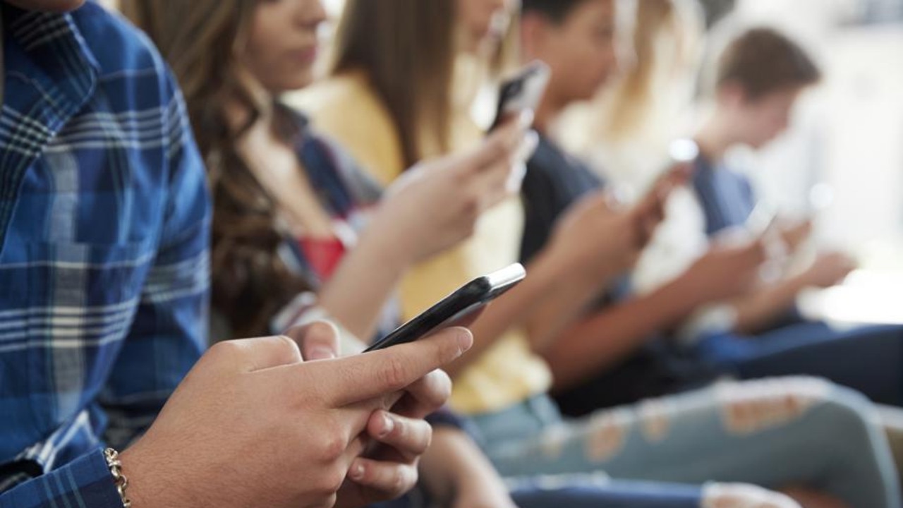 Push to ban social media for under 16s