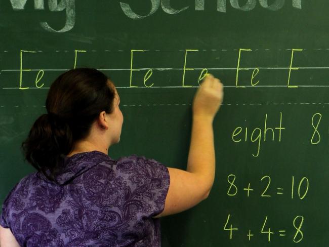 03/03/2011 EDUCATION: Generic photo of a teacher writing on a blackboard in a classroom.