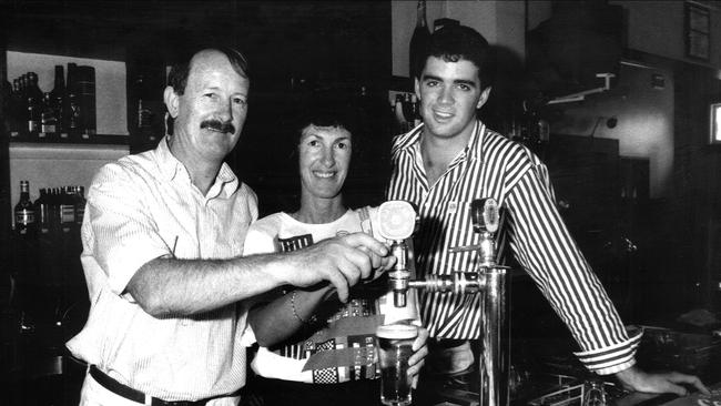 Then Melbourne coach John Northey, Northey's partner Pamela and Melbourne captain Garry Lyon, leasing the London Tavern back in 1989.