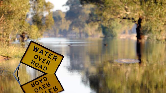 Barmah Picola floods. Flooding. Gearys Rd Barmah a wash with water.