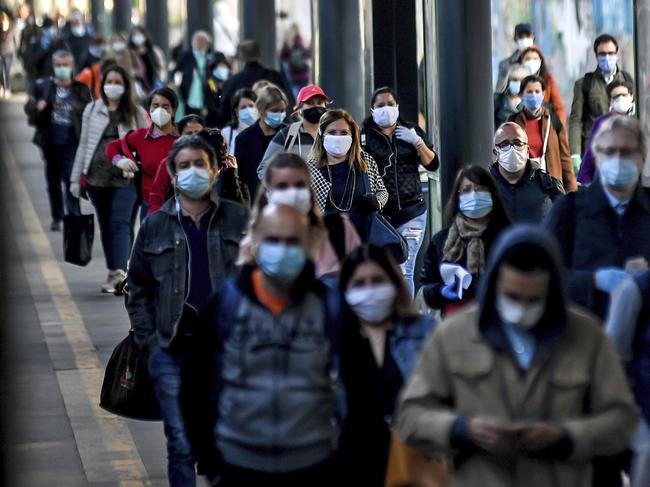 Commuters crowd Cadorna train station in Milan, Italy, Monday, May 4, 2020. Italy began stirring again Monday after a two-month coronavirus shutdown, with 4.4 million Italians able to return to work and restrictions on movement eased in the first European country to lock down in a bid to stem COVID-19 infections. (Claudio Furlan/LaPresse via AP)