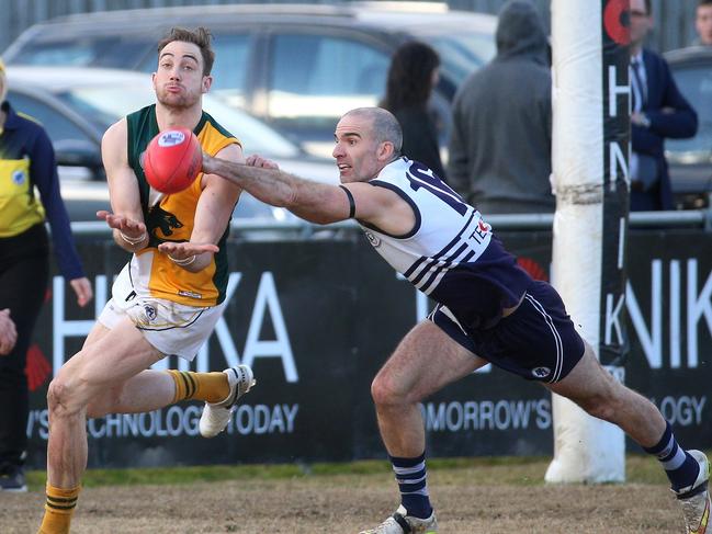 Jackson Starcevich vies for a mark with Bundoora defender Ben Shelton. Picture: Hamish Blair. 