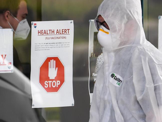 A medical worker enters the Epping Gardens aged care facility in the Melbourne suburb of Epping on July 30, 2020, as the city battles fresh outbreaks of the COVID-19 coronavirus. - Australia on July 30 reported a record number of new coronavirus infections and its deadliest day of the pandemic so far following a spike in cases at elderly care homes. (Photo by William WEST / AFP)