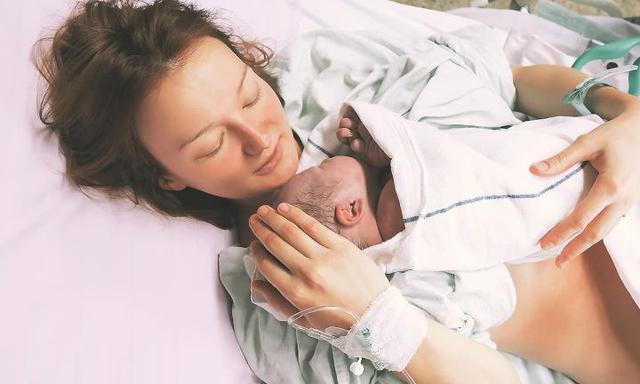 The woman who gave birth while undergoing heart surgery