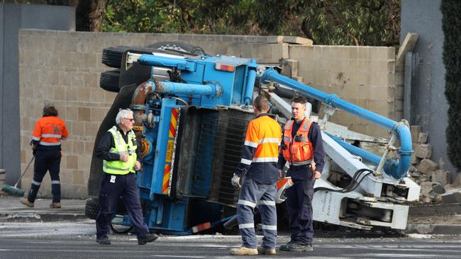 The South Eastern Freeway is open but motorists cannot turn left onto Cross Rd. Picture: Picture: Dean Martin