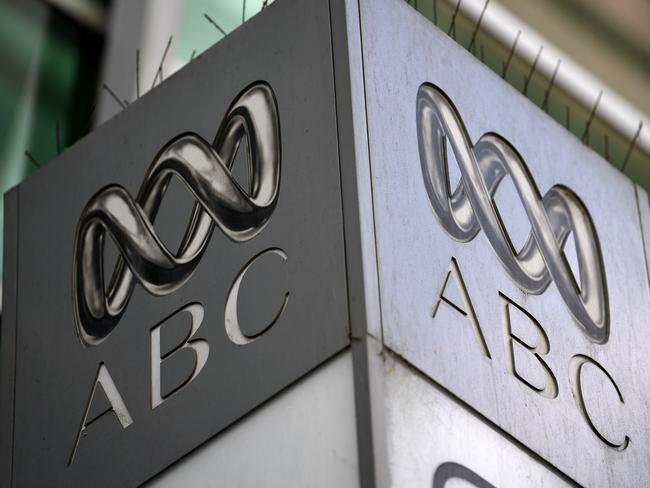 (FILES) In this file photo taken on September 27, 2018 the logo for Australia's public broadcaster ABC is seen at its head office building in Sydney. - Australian police raided the headquarters of public broadcaster ABC on June 5, 2019, the second high-profile probe into news outlets in 24 hours, amid a crackdown on sensitive leaks. (Photo by Saeed KHAN / AFP)