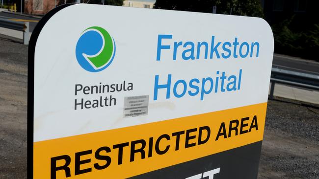 More than 600 hospital staff are currently off-work due to a COVID-19 outbreak in Frankston. Picture: NCA NewsWire / Andrew Henshaw