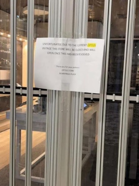 A note on an Optus store door. Picture: Supplied