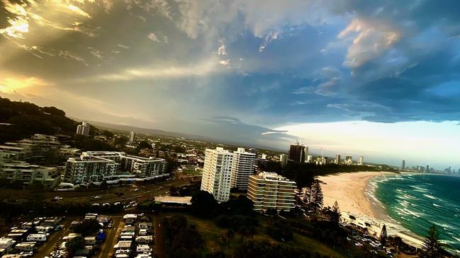 Storm moves across Burleigh Saturday night. Picture: Steve O'Ferrall