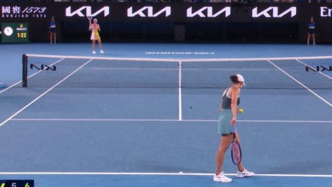 Iga Swiatek held her racquet up to halt Madison Keys. Photo: STAN Sport.