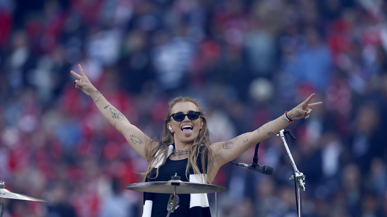 AFL grand final 2022 halftime show: Footy fans slam 'embarrassing'  performances