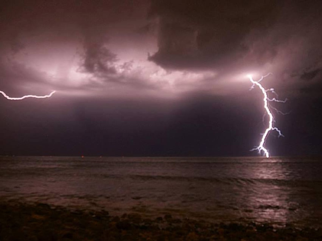 Storm makes for spectacular lights show in SA | The Advertiser