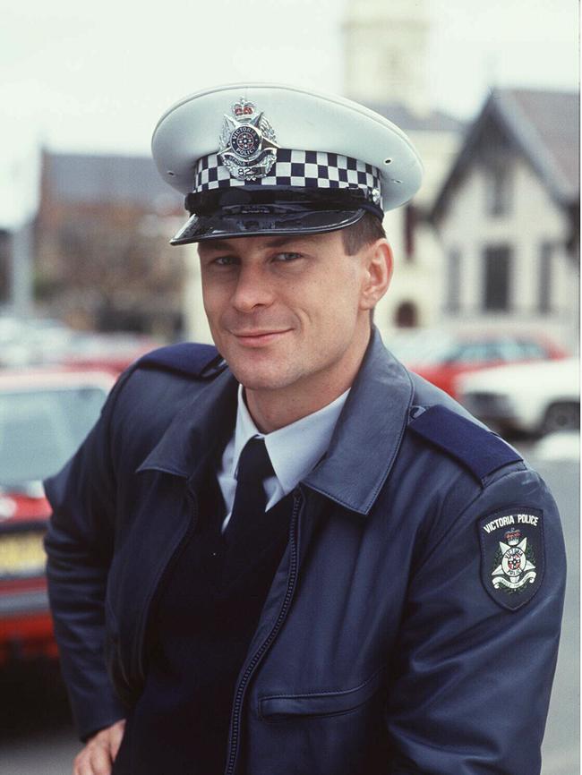 Actor Grant Bowler in scene from TV program "Blue Heelers". /TV/programs/Titles/Blue/Heelers