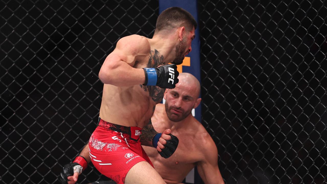 UFC 298: Ilia Topuria Knocks Out Alex Volkanovski To Win Featherweight ...