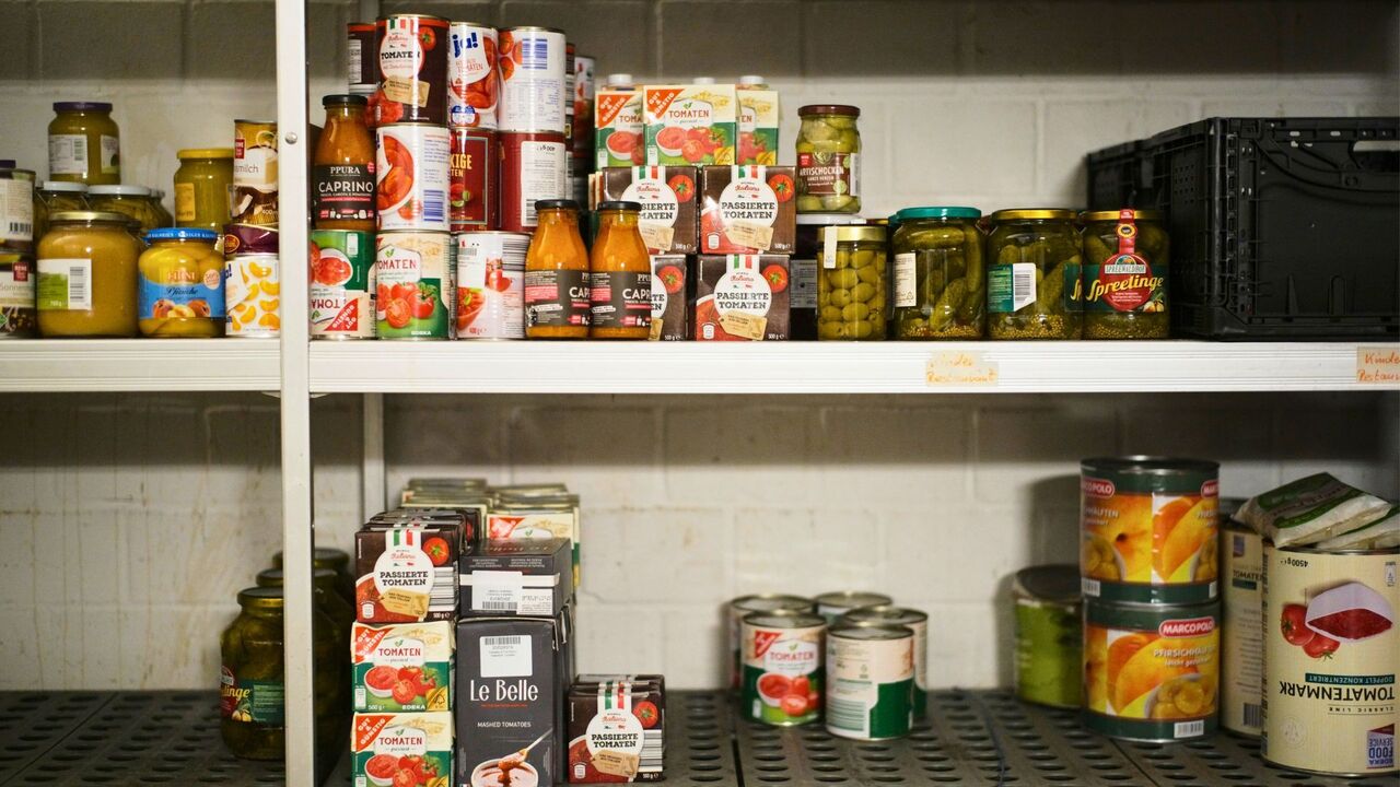 Food banks in Germany struggling to feed growing numbers of people in need