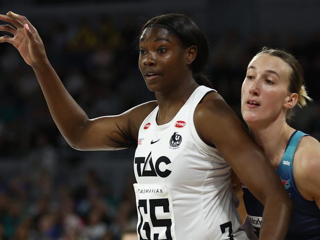 MELBOURNE, AUSTRALIA - JUNE 12: Shimona Nelson of the Magpies and Emily Mannix of the Vixens contest the ball during the round 13 Super Netball match between Melbourne Vixens and Collingwood Magpies at John Cain Arena, on June 12, 2023, in Melbourne, Australia. (Photo by Daniel Pockett/Getty Images)