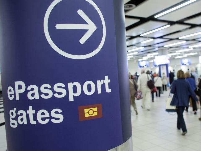 Customs ask tourists if they’re ‘cut’