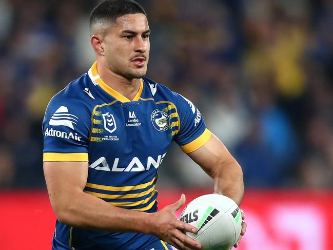 SYDNEY, AUSTRALIA - JULY 15:  Dylan Brown of the Eels runs the ball during the round 18 NRL match between the Parramatta Eels and the New Zealand Warriors at CommBank Stadium on July 15, 2022, in Sydney, Australia. (Photo by Jason McCawley/Getty Images)