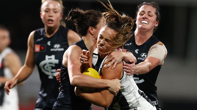 Aishling Sheridan is tackled by Kerryn Peterson and Lucy McEvoy. Picture: Michael Klein