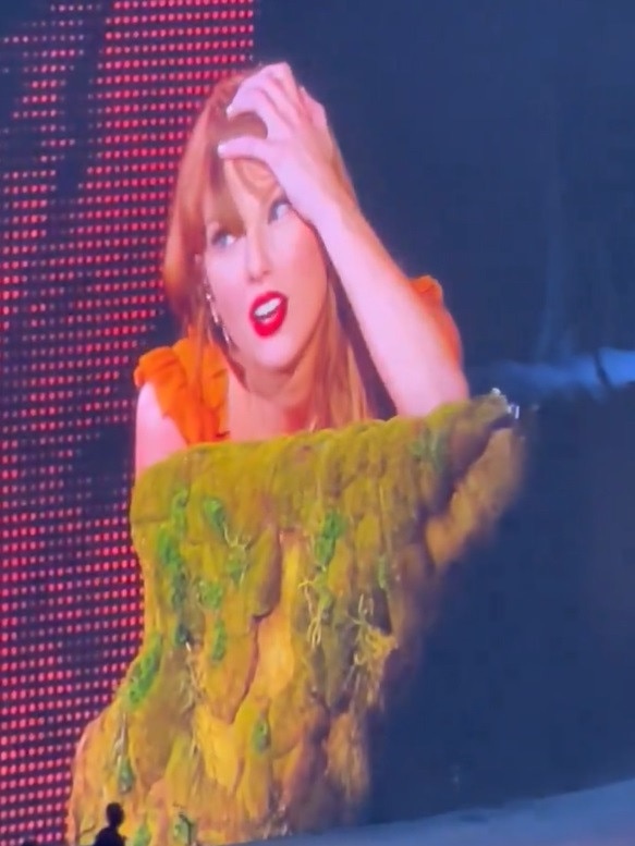 Swift confessed she was "starstruck" by the huge crowd cheering her on. Picture from Twitter.